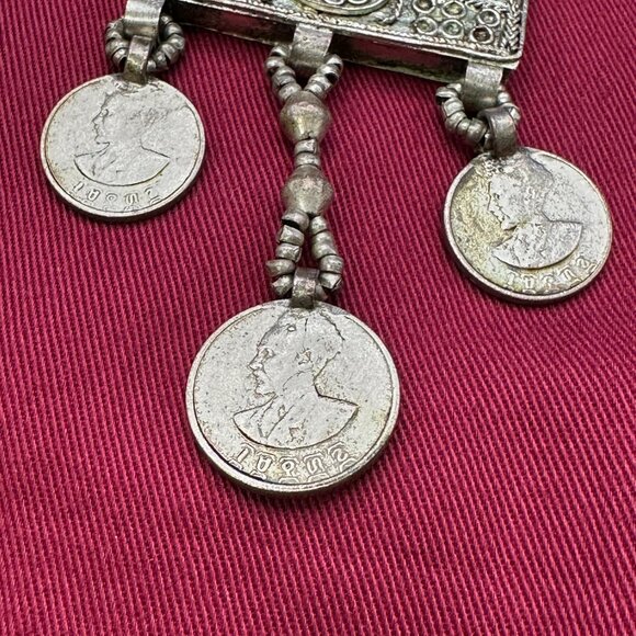 Set: 3 Pieces Silver-Tone King Haile Selassie Ethiopian Coin Prayer Box Necklace - Picture 9 of 16
